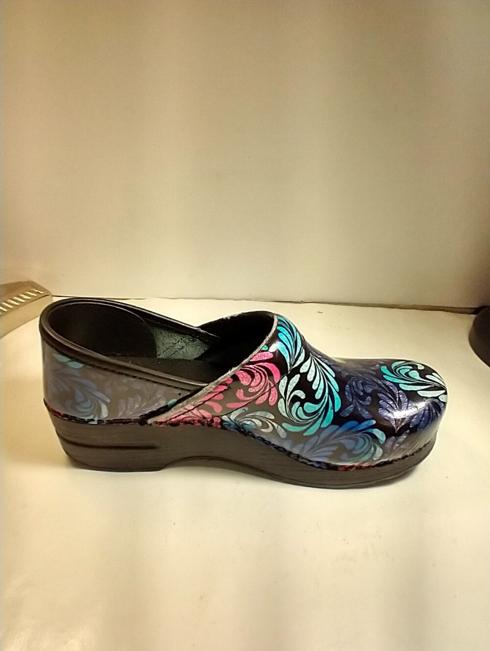 Dansko Professional Floral Print Patent Leather Clogs Shoes Women's sz 8.5(39). - Picture 7 of 12